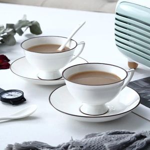 Kopjes schotels Noordse voet met voet met voet met schotel set 220 ml tazas witte porseleinen theeklepel en lade cappuccino drinkware