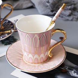 Cups Saucers Porselein Britse koffiekop en schotel Luxe Royal Bone China Ceramic Mug Taza Personalizada theesets 50