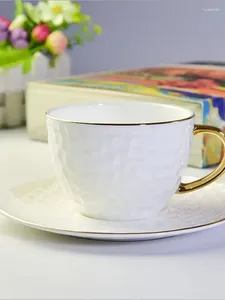 Tasses Saucers Pure White Relief Ceramic Gold PEINT TEA PEPT TUP Set Home Coffee Gift Gandon Porcelaine et assiette