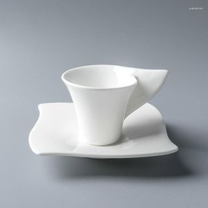 Tasses Saucers Pure White Wave Espresso Mug Suit Simple Ceramic Coffee tasse et soucoupe Set Love Corner Office After