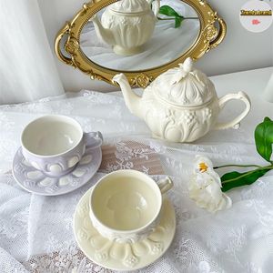 Cups Saucers Realme Noordse gesneden witte keramische beker Vintage ontbijtdrankjes herbruikbare koffieset bruiloft decoratief handvat thee