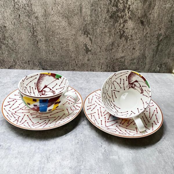 Tazas, platillos, taza de café de cerámica europea real, taza de té de porcelana, juego creativo de té y platillo a la moda, vajilla