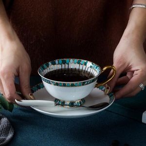 Tasses Soucoupes Tasse à café et soucoupe en céramique de couleur spéciale ensemble Design de mode café expresso thé tasse à thé de style pastoral européen beau Gi