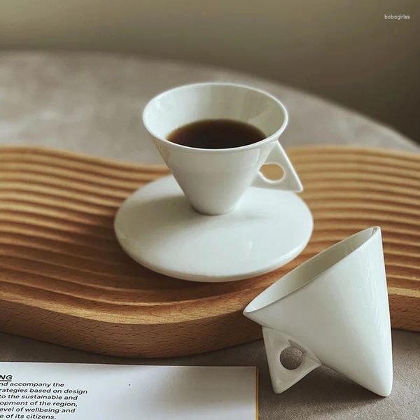 Tazas y platillos Tiktok, arte piramidal creativo, taza de café negra, juego de platillo, cono de porcelana de hueso, taza de expreso, café S, vaso de té pequeño