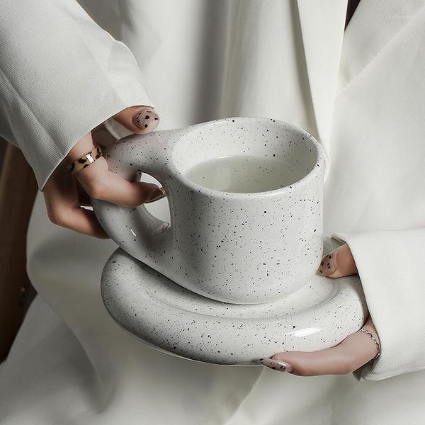 Tasses Soucoupes Design créatif unique Splash Ink Tasse de graisse blanche avec plat ovale Tasse à thé à café en céramique personnalisée et ensemble de soucoupes cadeau de luxe