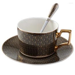 Tazas de tazas Caza de té de cerámica vintage taza de café británica con cuchara y platillo set de 220 ml de té para rayas de rejilla de leche