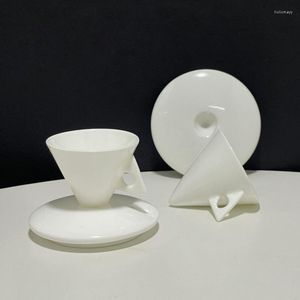 Tasses soucoupes blanc en forme de cône en porcelaine tasse à expresso et soucoupe personnalité créative en céramique Latte bureau maison café ensemble