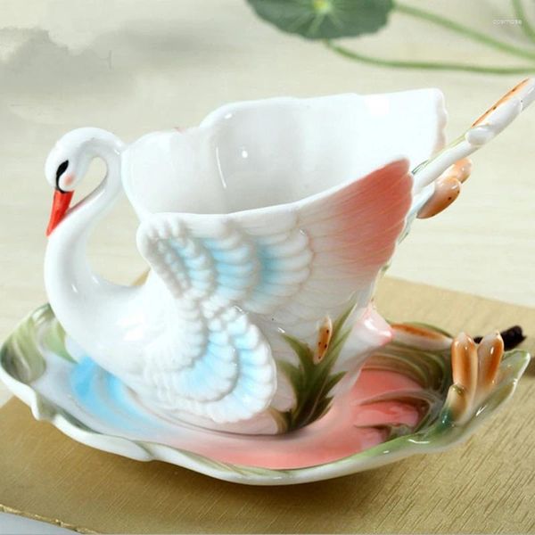 Tazas Platillos Taza De Té De Cisne Blanco Con Platillo Juego De Cuchara Cerámica 3D Taza De Té De Flores Tazas De Café Térmicas Para Desayuno Regalo De Navidad Brithaday