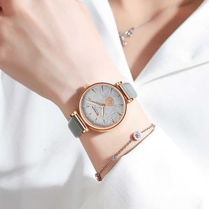 Curren Dames Horloges Luxe 2020 Mode Lederen Quartz Wristwatches Vrouwelijke merk Damesklok met bloem Q0524
