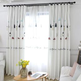 Cortina de color en blanco y negro Candelier Nordic Ins Style Pequeñas cortinas de tela apagadas frescas para dormitorio de comedor vivo