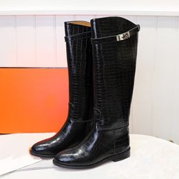 Borde curvo Tacón bajo Bota alta Piel de becerro curtida vegetal suave Decoración con hebilla Punta redonda Botas de montar hasta la rodilla Diseñadores de mujeres