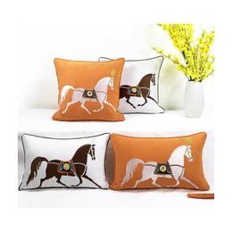 Cojín / Almohada decorativa Cojín de estilo americano Sala de estar Bordado hecho a mano Caballo Almohadas Coche Sofá Tiro Morden Decoración del hogar Dhfn4