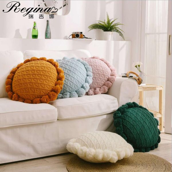 Coussin/Oreiller décoratif REGINA Mignon Pompon Gland Coussin Rond Nordique Décor À La Maison Oreiller Décoratif Pour Lit Canapé Moelleux Tricoté Chaise Voiture Coussin 230831