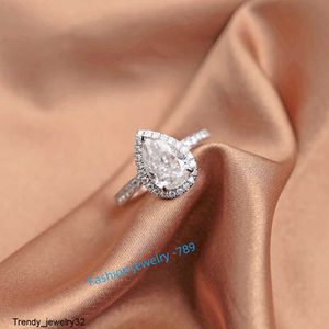 Bague de fiançailles Moisanite en or solide 14K personnalisé avec une bague de mariage PEUR MISSANITE CUP CUT CUT 2CT