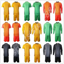 Personnalisé 2021 Toutes les équipes nationales Gardien de but Jersey de football Hommes Maillots de gardien de but à manches longues Enfants GK Enfants Kits de chemise de football 32