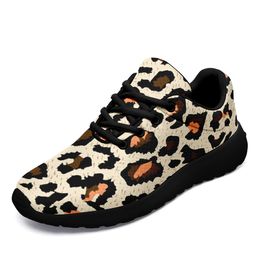 Personnalisé 2024 printemps été nouveau design sneaker unisexe imprimé léopard couleur cool hommes femmes chaussures décontractées chaussures de basket-ball de course uniques chaussures de sport de marche
