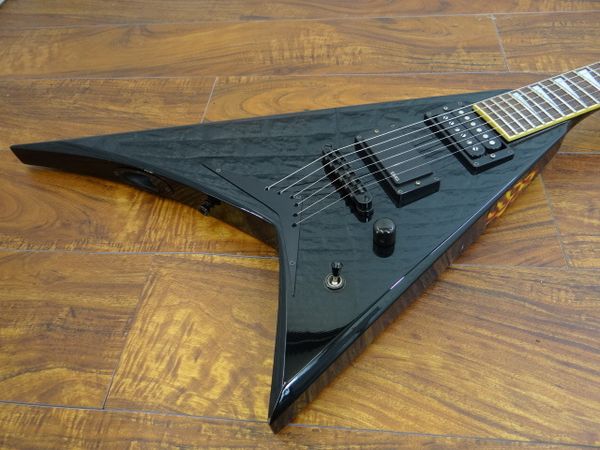 Custom 24 Jack Char RR Randy V Black Flying V Guitare électrique, copie du micro EMG, matériel noir, incrustation d'aileron de requin perle, Slant Birdge