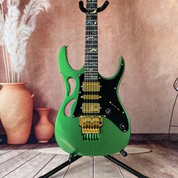 Guitare électrique personnalisée 7V verte, manche en érable, touche en palissandre, incrustations de fleurs en PLA, corps solide avec Pickguard HH Pickups, matériel doré fait à la main