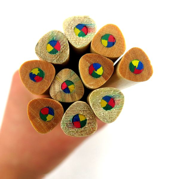 Promoción publicitaria personalizada LOGO Pintura Bolígrafos, reuniones, graffiti, dibujo para niños triángulo de madera lápiz de cuatro colores con un color central
