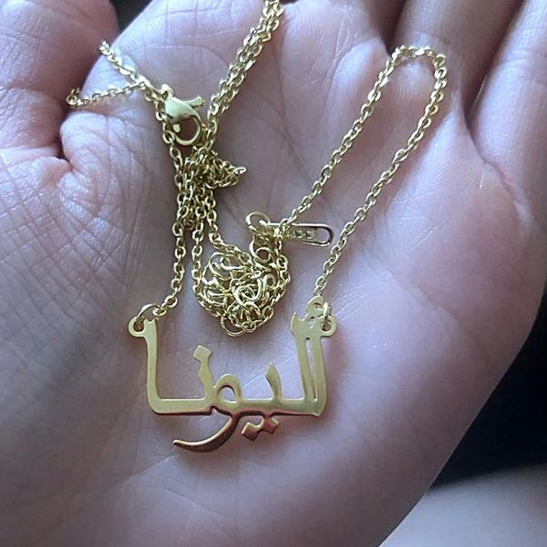 Collier arabe personnalisé Nom du collier arabe personnalisé Gold UK en acier inoxydable Collier de bijoux pour femmes cadeaux hommes 240323