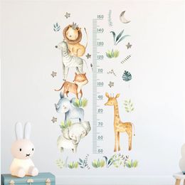 Aangepaste babynaam Groei Chart Ruler Lion Animal Aquarel Wall Stickers Vinyl verwijderbare wand Sticker Muur Kinderkamer Home Decor 220613