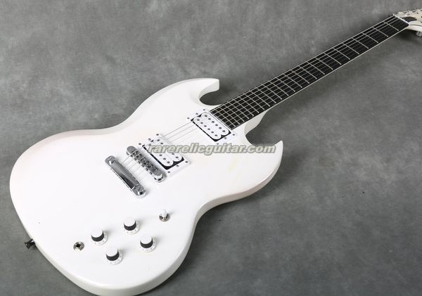 Guitare électrique Buckethead Baryton Alpine White de plus grande taille personnalisée, longueur de 27 pouces, couvercle de tige de treillis noir, matériel chromé, accordeurs Grover
