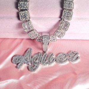 Benutzerdefinierte Pinsel Cursive Iced Out Buchstabe Namen Anhänger Wort Halskette mit Strass Baguettes Kette Drop Shiping 240106