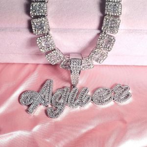 Aangepaste borstel Cursive Iced Out Letter Naam Pendant Word ketting met strass Baguettes Chain Drop Shiping 240402
