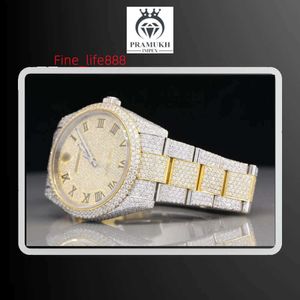 Diseño personalizado y lujoso reloj de pulsera analógico de acero inoxidable con tachuelas IcedOut VVS Clarity Full Moissanite Diamond Hip Hop