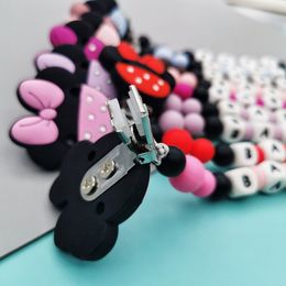 Lettres russes anglaises personnalisées bébé Silicone Strawberry Pacificier Clips Chaînes Teether Pendants Baby Deething Kawaii Toys Cadeaux