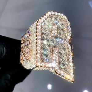 Custom Iced Out VVS Moissanite Championship Letter Hombres Sier Diamond Hip Hop Anillo ODM 10k 14k Real Gold Hiphop Jewelry