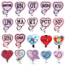 Porte-clés personnalisés EKG Coeur Forme Infirmière Rétractable RN ID Titulaire avec stéthoscope Feutre Badge Médical Bobine Alligator Pivotant Clip328e