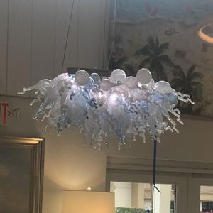 Aangepaste Lamparas geblazen glazen hanglampen wit en babyblauwe LED -lichten E14 Nieuwigheid Murano Glass Kroonluchters voor hotel mall luxe