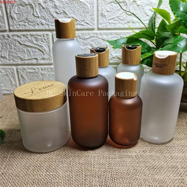 Logo personnalisé bouteilles en plastique ambre mat disque couvercle en bambou pot de crème de soin de la peau contenants cosmétiques vides en gros