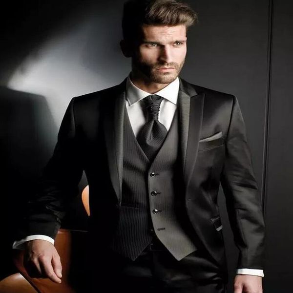 Por encargo Balck Peaked Lapel Novio Esmoquin Tres piezas Hombres Trajes de boda Trajes formales para hombre para negocios Fiesta de graduación Chaqueta Vest225b