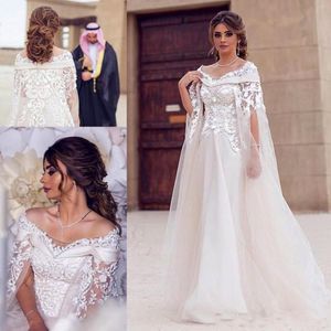 Custom Made Dubai Lace trouwjurk met Cape Bateau Neck 3d Flower Maternity Destination Arabische jurk Een lijn bruidsjurken