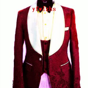 Op maat gemaakte embossing groomsmen sjaal reversbruidegom smoking mannen pakken bruiloft / prom / diner man blazer (jas + broek + tie + vest) W817