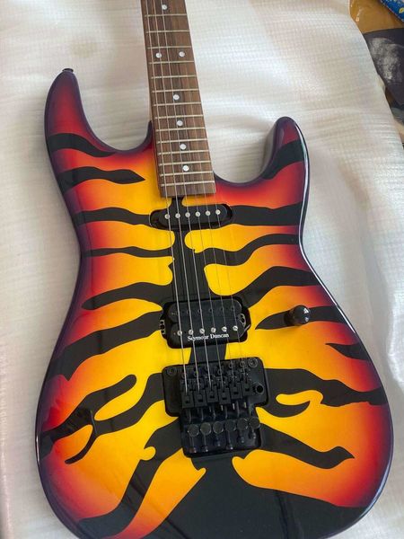 Por encargo George Lynch Signature Tiger Stripe Sunburst Purple Edge Guitarra eléctrica Diapasón de ébano, Puente trémolo