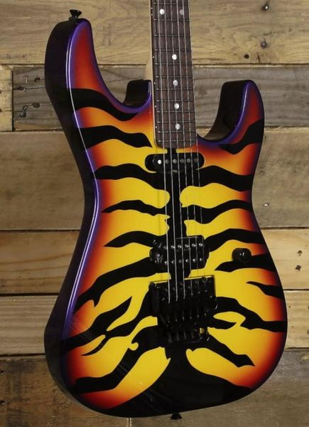 George Lynch Stripe de tigre de George Hecho a personalizado Guitarra morada Guitarra eléctrica Hardware Negro Tuners de bloqueo de tremolos3873019