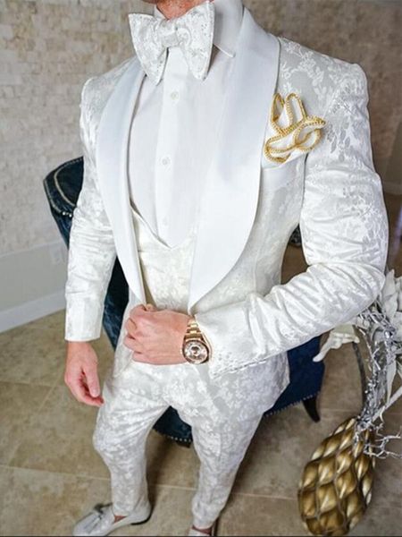 Esmoquin de novio hecho a medida Marfil flor de ciruelo Trajes de hombre Chal Solapa Padrinos de boda Boda / Baile de graduación / Cena Hombre Blazer Chaqueta Pantalones Corbata Chaleco M225