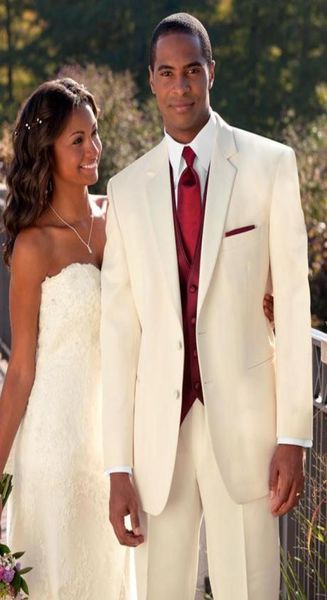 Traje de marfil hecho a medida, chaleco Borgoña, esmoquin para novio, solapa de muesca para padrinos de boda, trajes de boda para hombre, chaqueta de novio, pantalones, corbataV6368807