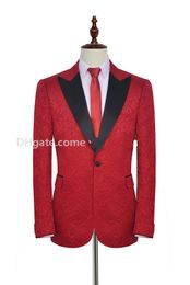 Custom Made Red Paisley Groom Tuxedos Peaked Lapel Side Vent Men Party Padrinos de boda Trajes para hombre Trajes de negocios (chaqueta + Pantalones + Corbata) NO; 26