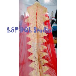 Cape de boda personalizado 2 5m de largo tul rojo con apliques de oro Accesorios de boda Velo de novia de calidad superior277p