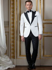 Custom Made White Groom Tuxedos Revers à pic Beautiful Men Costumes formels Hommes Porter des costumes de dîner de bal de mariage (veste + pantalon + cravate) NO; 704