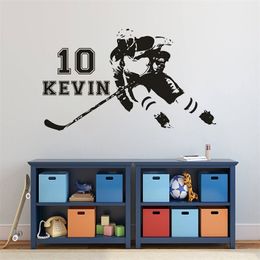 Autocollant mural en vinyle personnalisé pour homme, joueur de Hockey, décor de salle de sport pour garçons, nom personnalisé, AZ525 220621