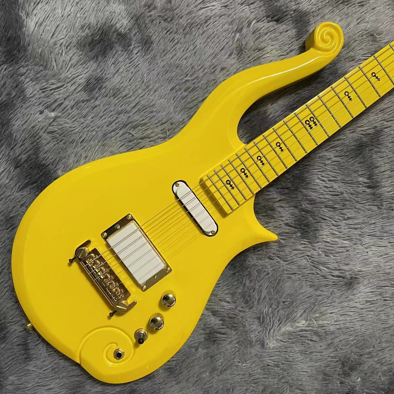 Özel Akçaağaç Klavye Boyun Maun Vücut Prens Cloud Elektro Gitar Sarı Renkli