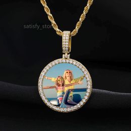 Bijoux à mémoire personnalisée Luxury 32 mm 10k Real Yellow Gold Prong Setting Natural Diamond Iced Out Picture Collier Photo Pendentif