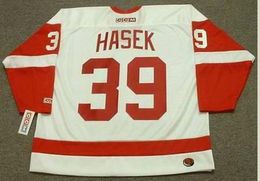 Mannen Jeugd Vrouwen Vintage Hockeys # 39 Dominik Hasek 2002 CCM Hockey Jersey Size S-5XL Custom Elke naam of nummer
