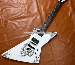 Custom Metallic James Hetfield Papa Het Tatto Dirty Donny Guitarra eléctrica blanca con gráfico personalizado Pastillas EMG de China, caja de batería de 9 V, herrajes negros, incrustaciones de puntos