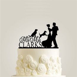 Personnalisé MrMrs nom de famille mariage avec deux chiens rustique gâteau Topper anniversaire personnalisé fête décor pour la famille D220618